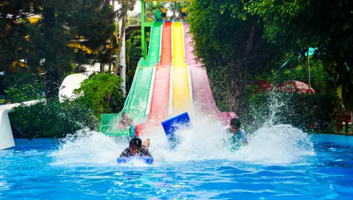 Trên 1m4 - Cổng chính - 2512